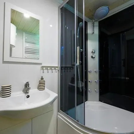 بيت للعطل No 3a With Private Jacuzzi دارووفكو